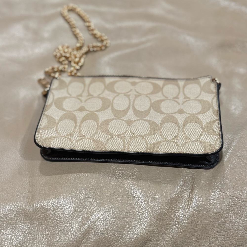 Coach - Picture 2 of 4